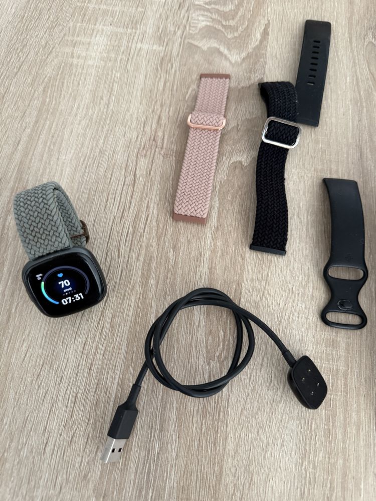 Fitbit Versa 4 + 3 pulseiras