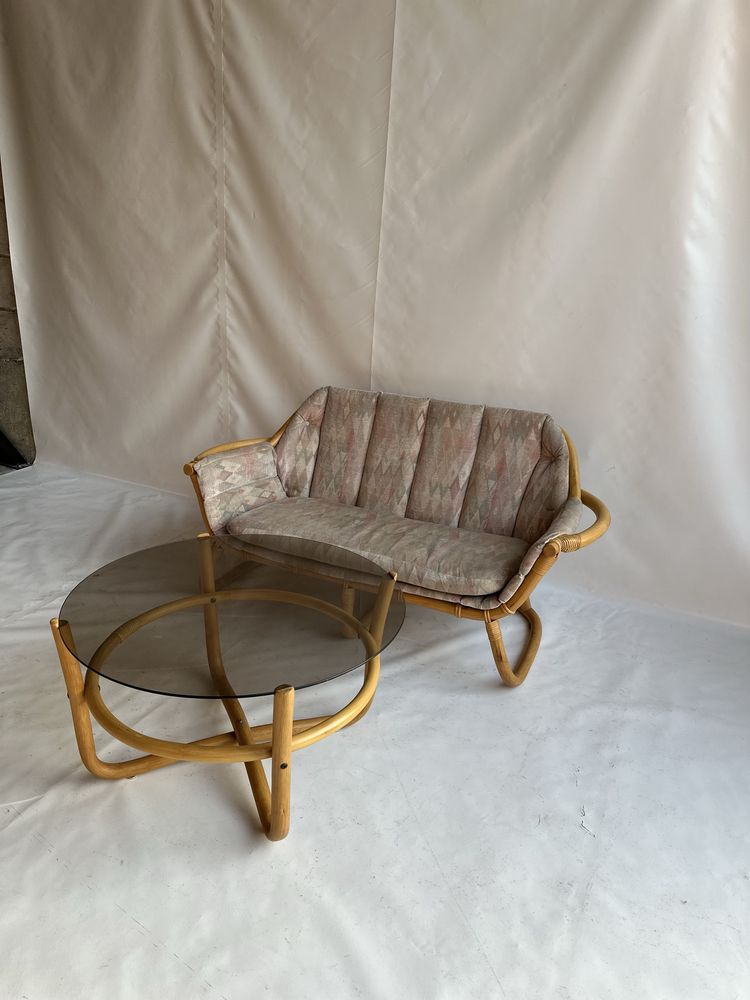 Zestaw mebli - sofa i stolik