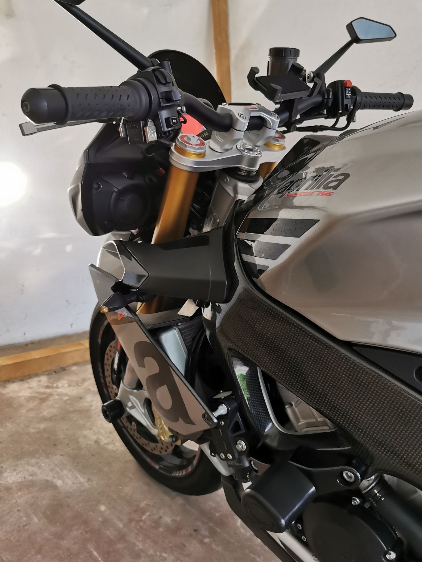Aprilia Tuono V4 1100RR * FANTÁSTICA!!!