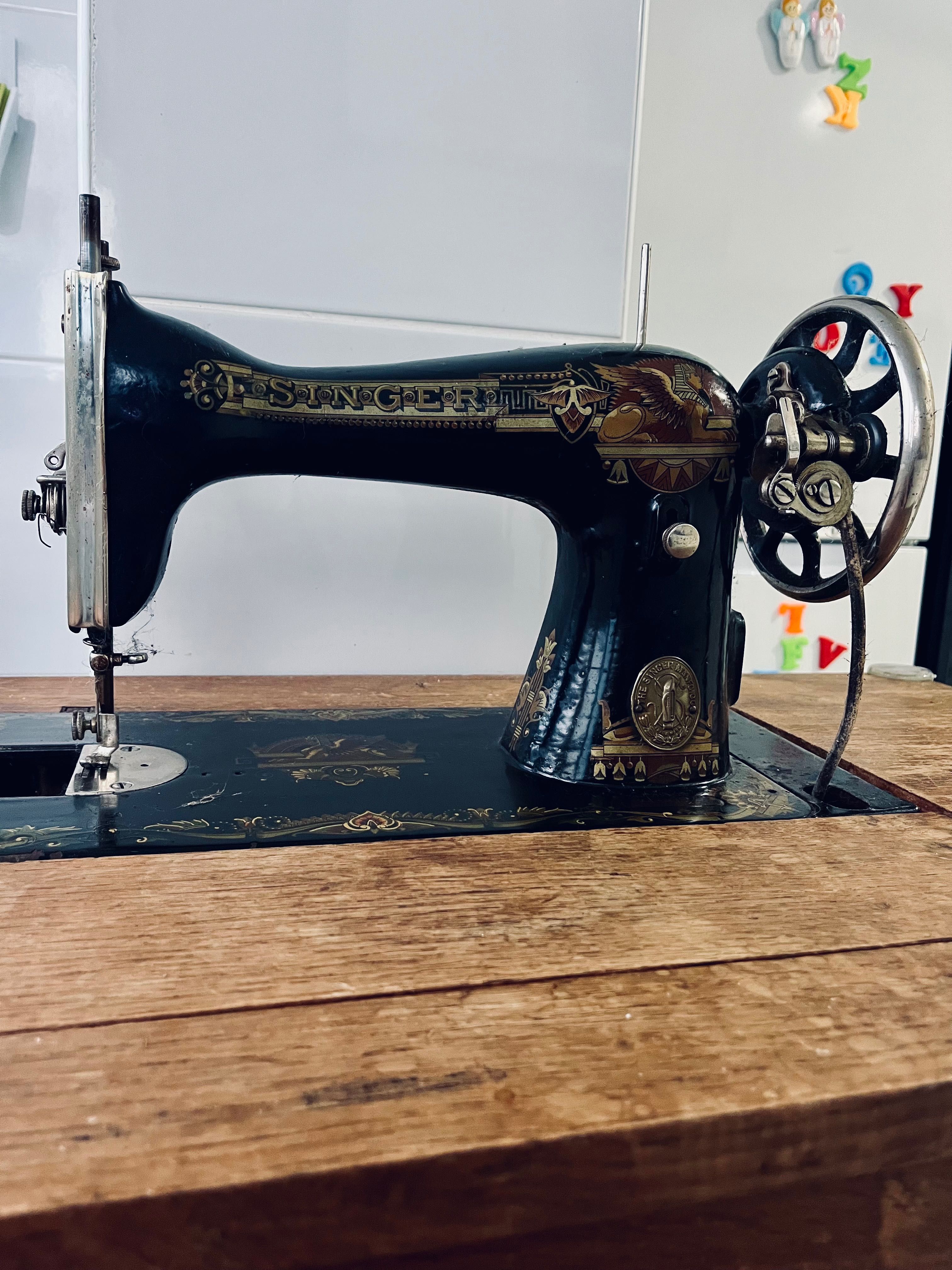 Máquina de Costura Singer