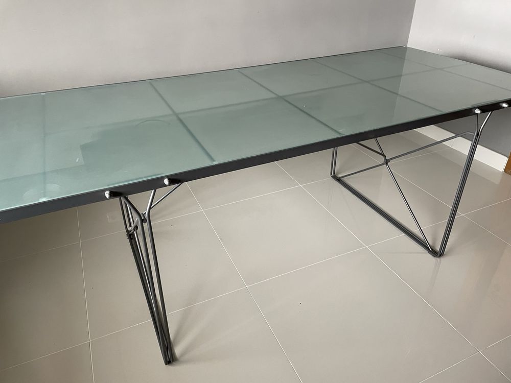 Mesa de cozinha com tampo em vidro