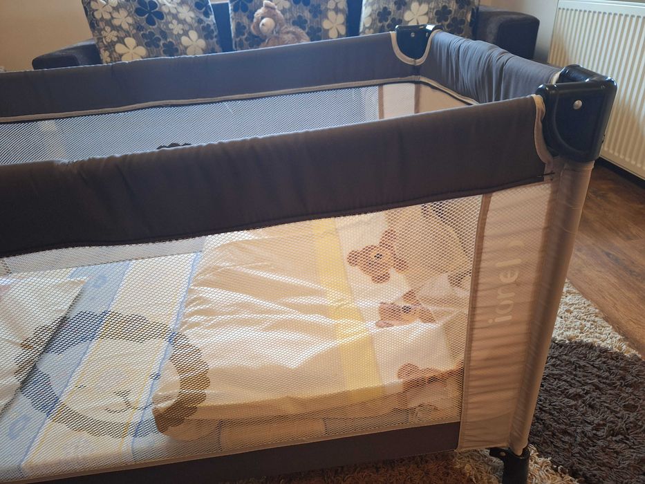 Sprzedam turystyczne łóżeczko firmy Lionelo z akcesoriami exstra.