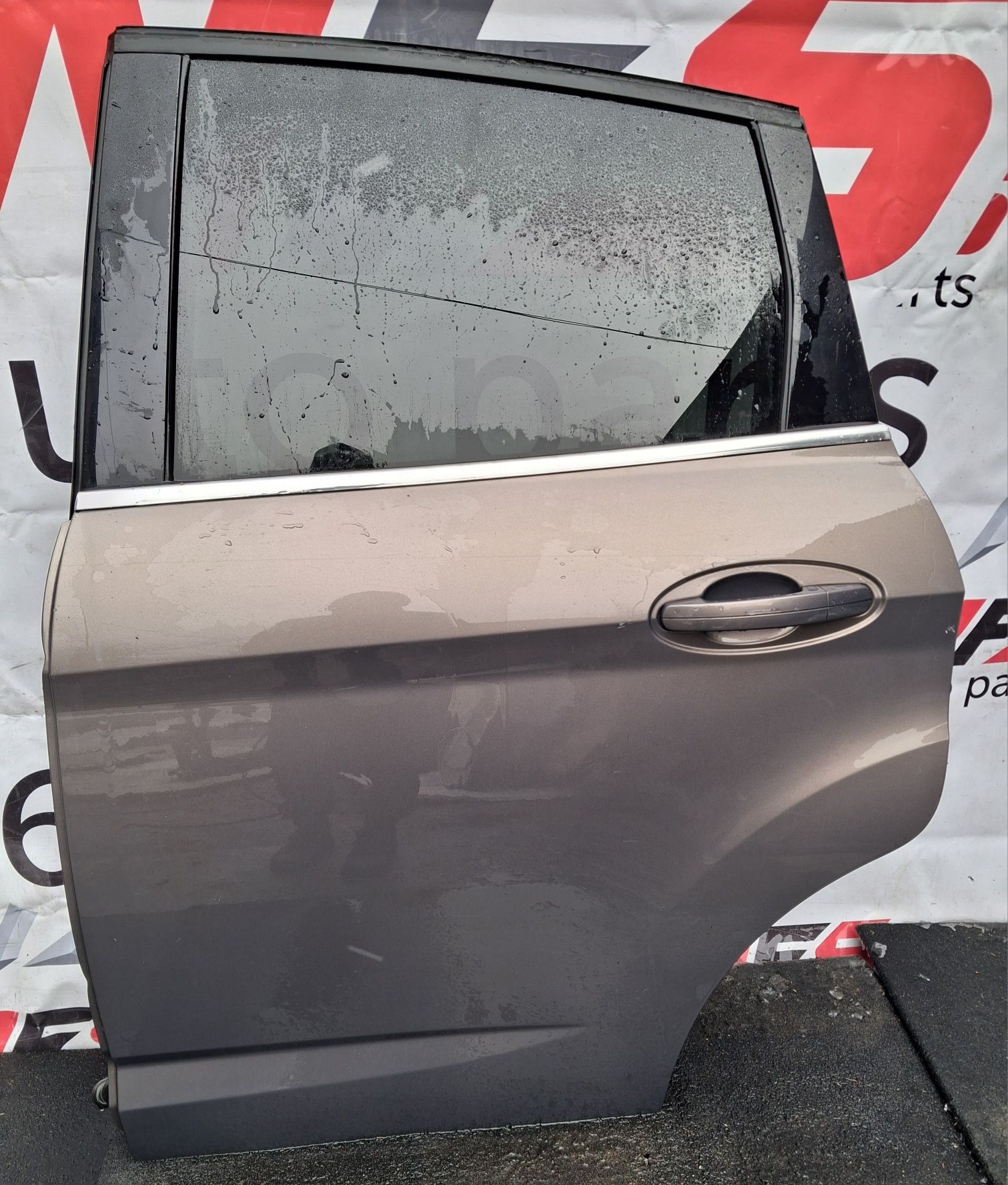 Задні двері на ford c-max mk2