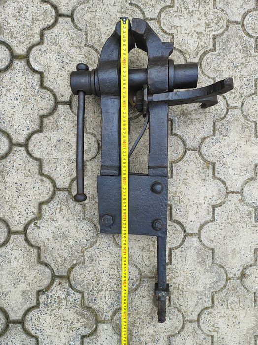 Тіски старовинні