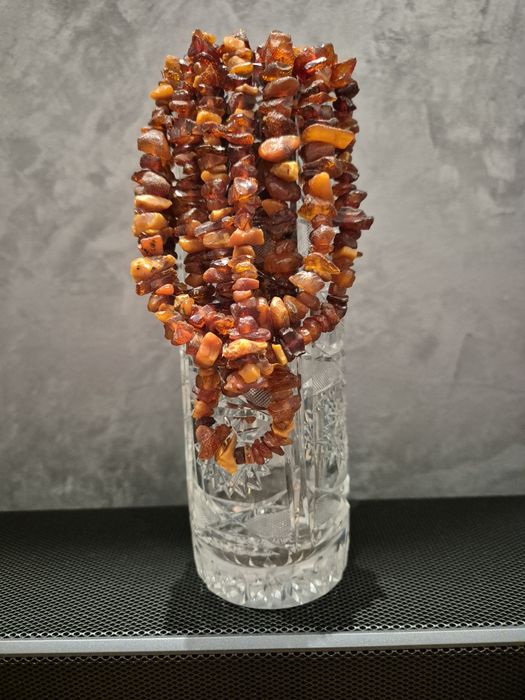 Długi naszyjnik z bursztynów