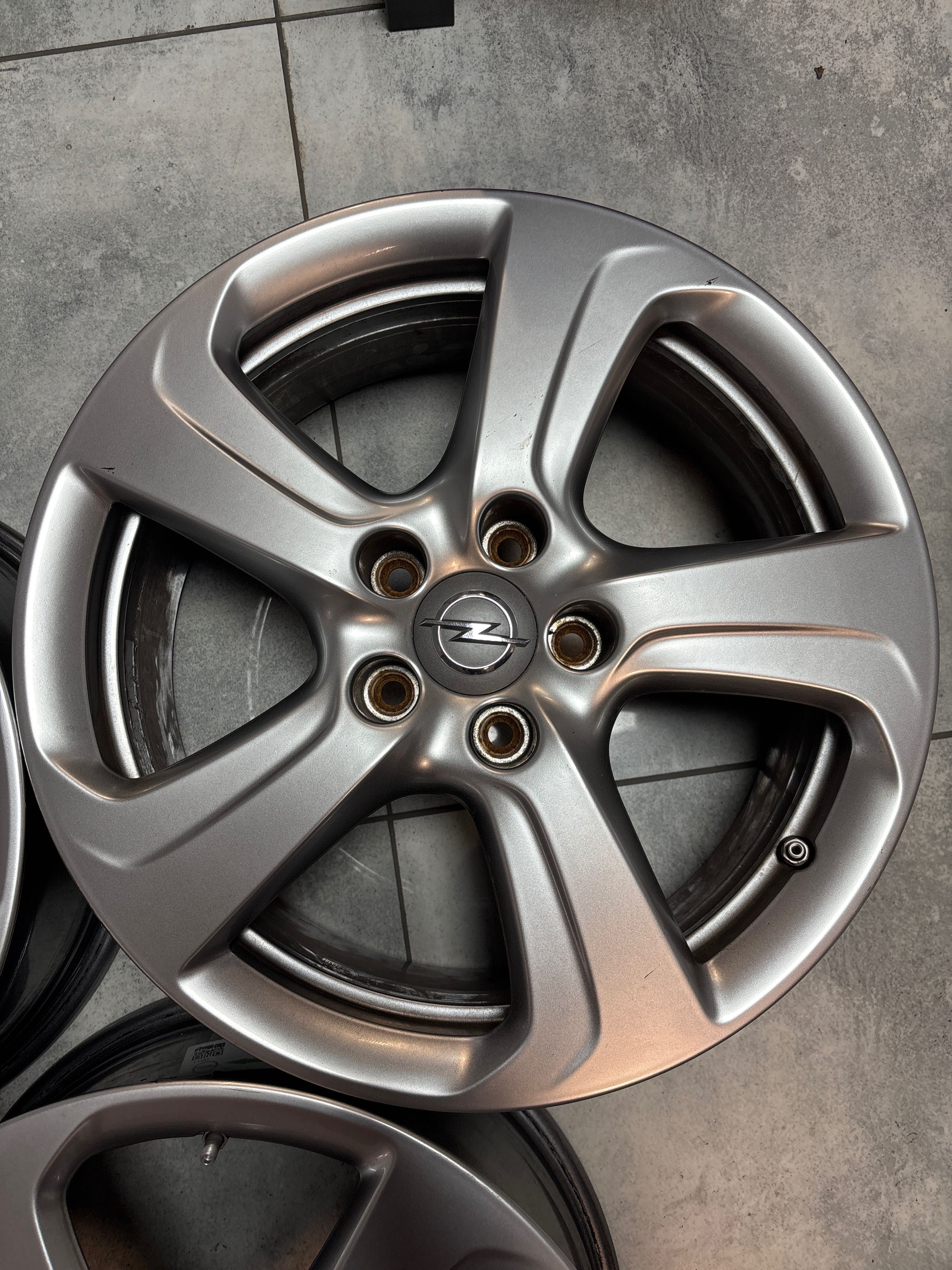 Felgi aluminiowe 17 cali Opel 5x110 Astra Vectra Zafira oryginalne GM