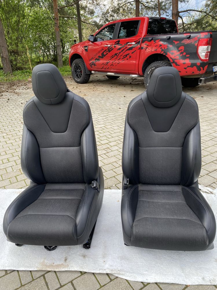 Сидіння передні Tesla Model S
