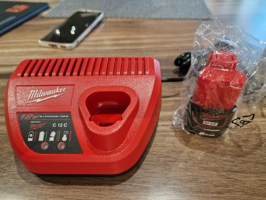 Milwaukee ładowarka m12, bateria 2ah m12