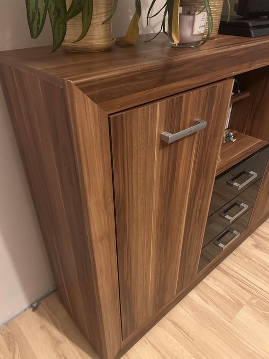 Meble do salonu ciemne drewno