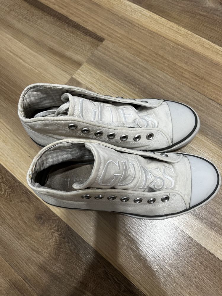 Sneakersy białe Guess