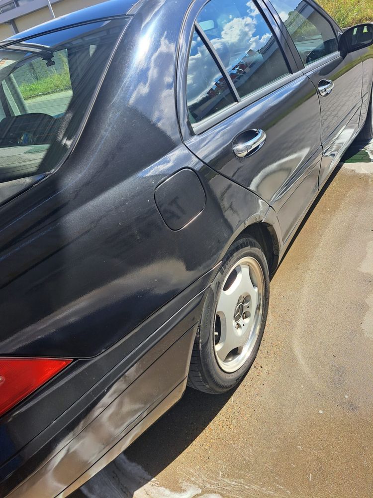 Sprzedam mojego prywatnego mercedesa.
