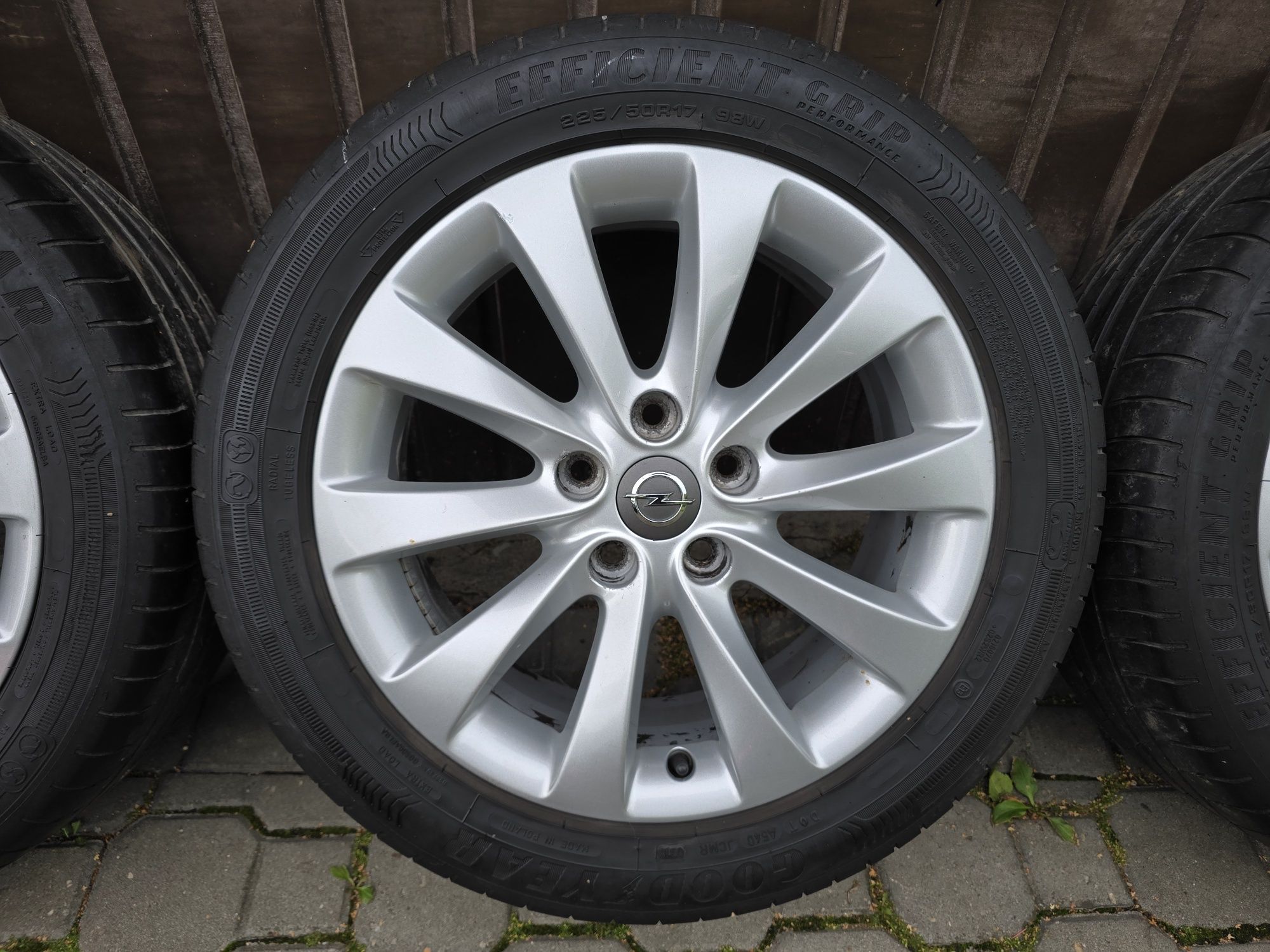 Felgi z oponami 225/50R17 Opel Astra J 5x115 4 Insignia B Zafira C