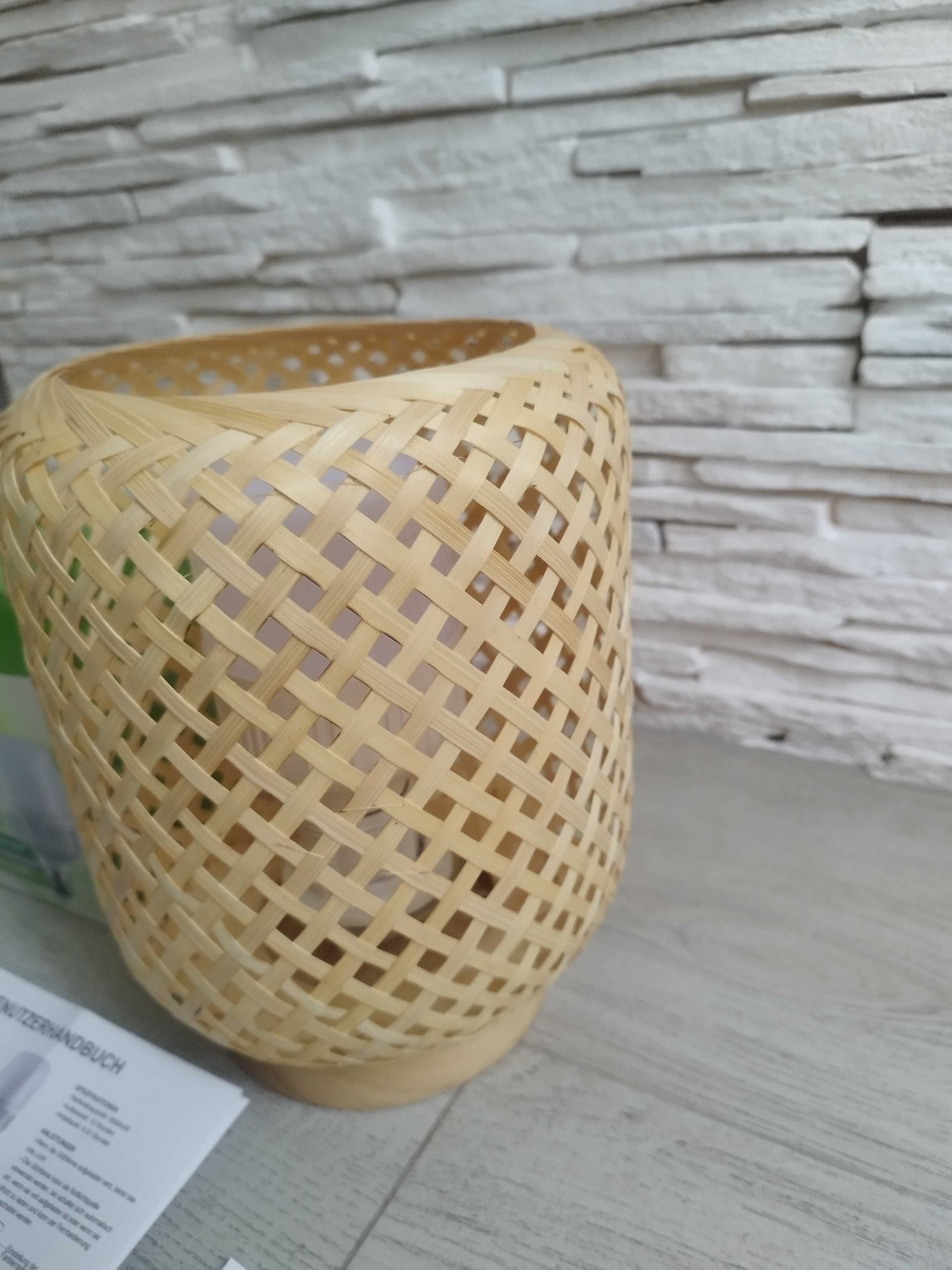 Lampa rattanowa stojąca