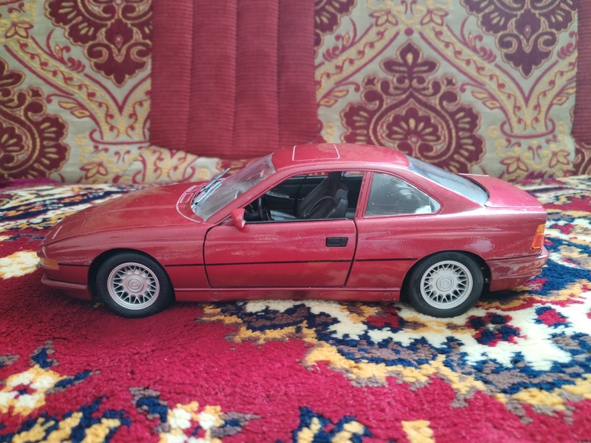 Модель BMW 850i E31 1:18 Maisto