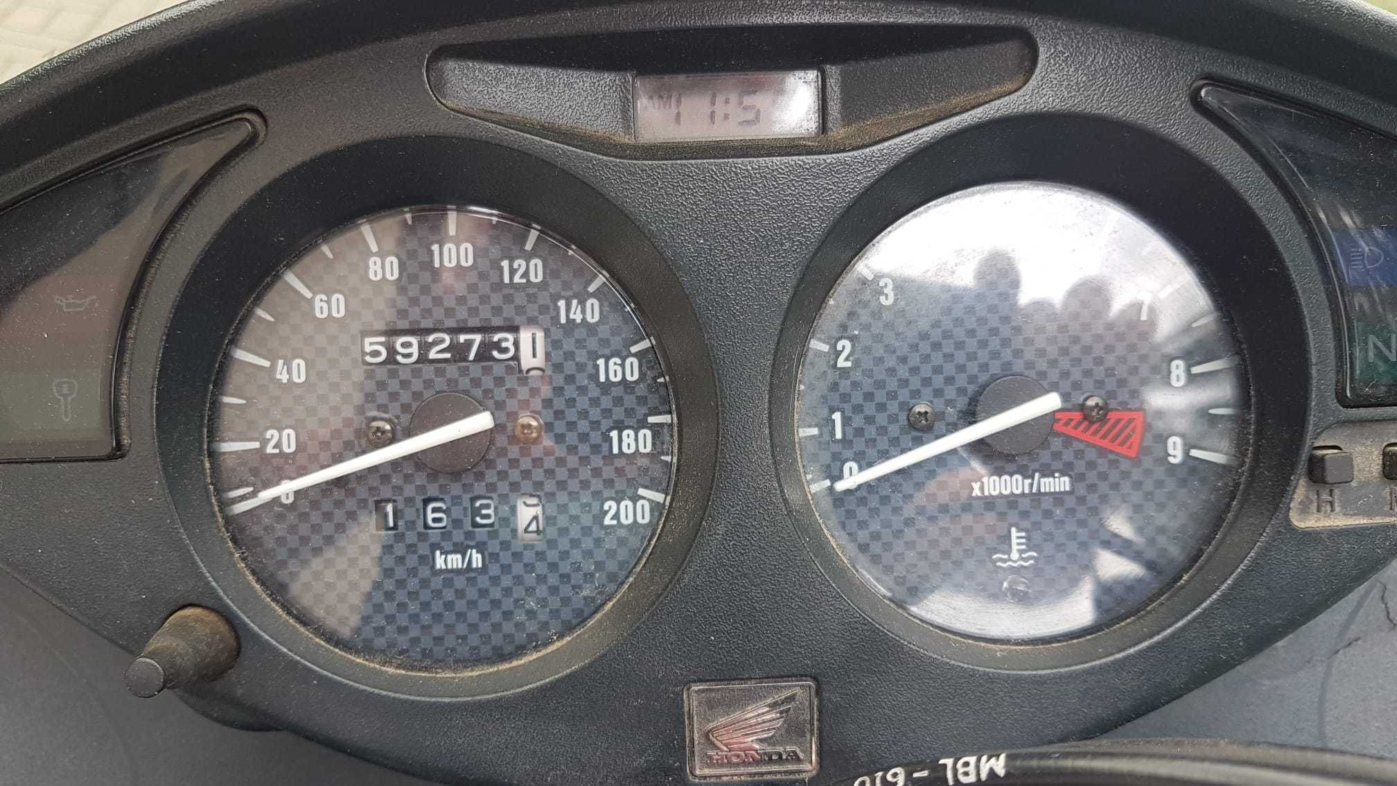 Motocykl motor Honda deavile 2003 z kuframi