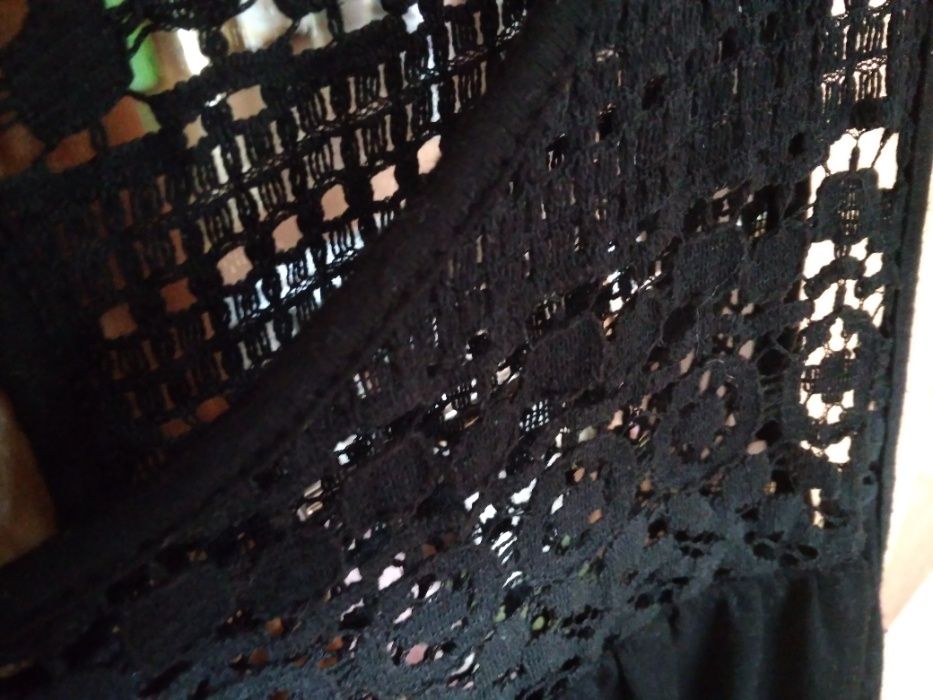 Czarna sukienka r.S/M z koronkową górą i materiałowym paskiem,luźna