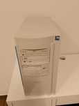 Stary komputer Super Socket 7 i procesorem AMD K6-III oraz kartą AGP