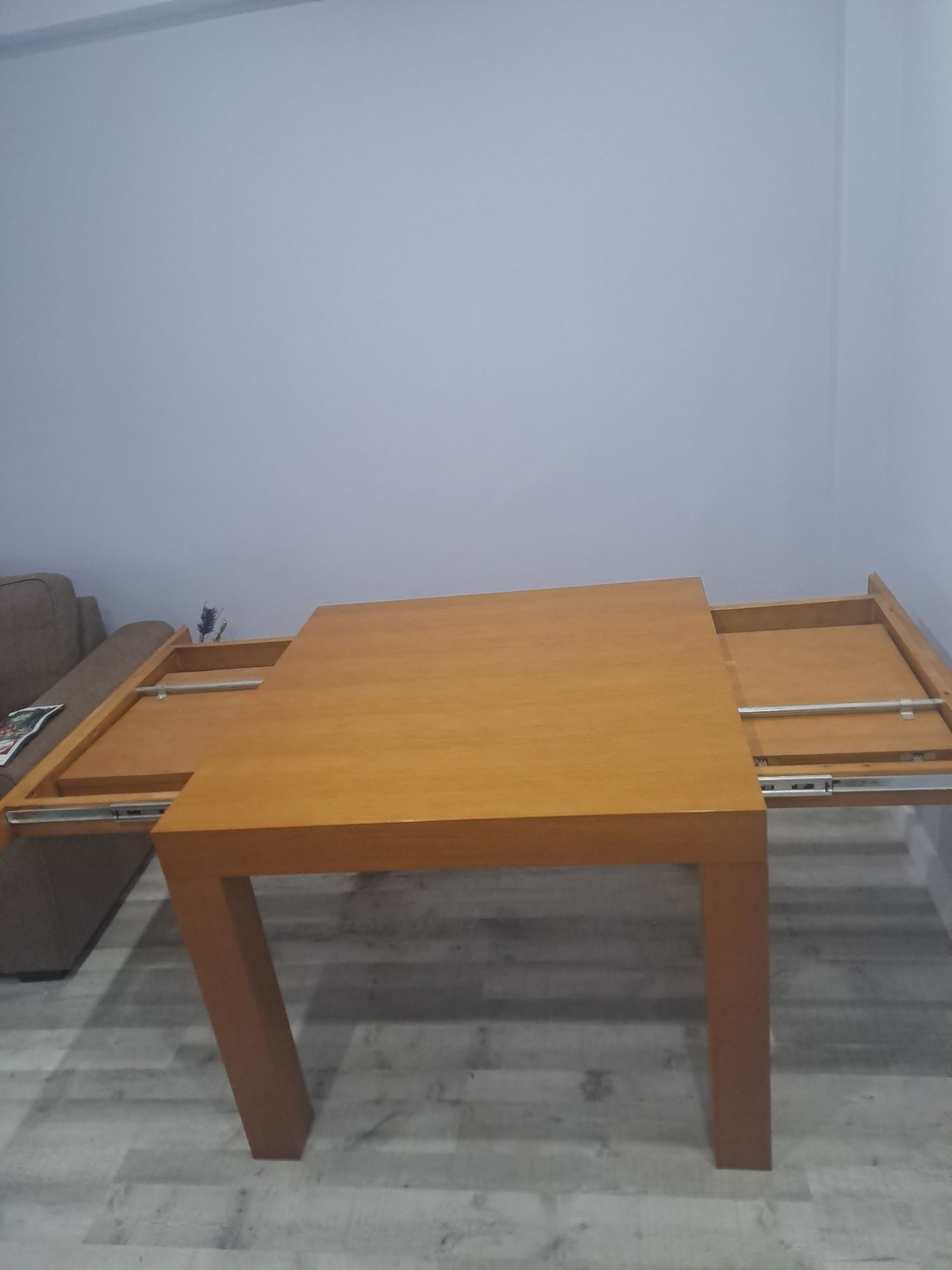 Mesa de cerejeira maciça com 4 cadeiras