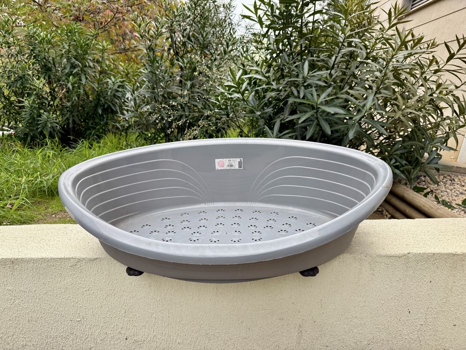 Cama plástica para cães