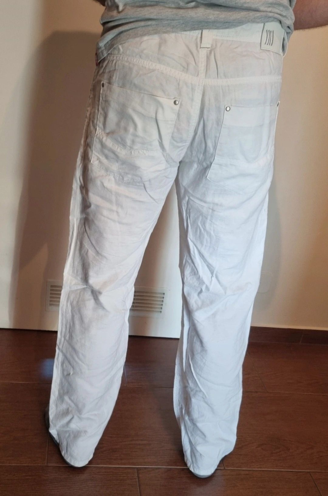 Spodnie białe Diverse