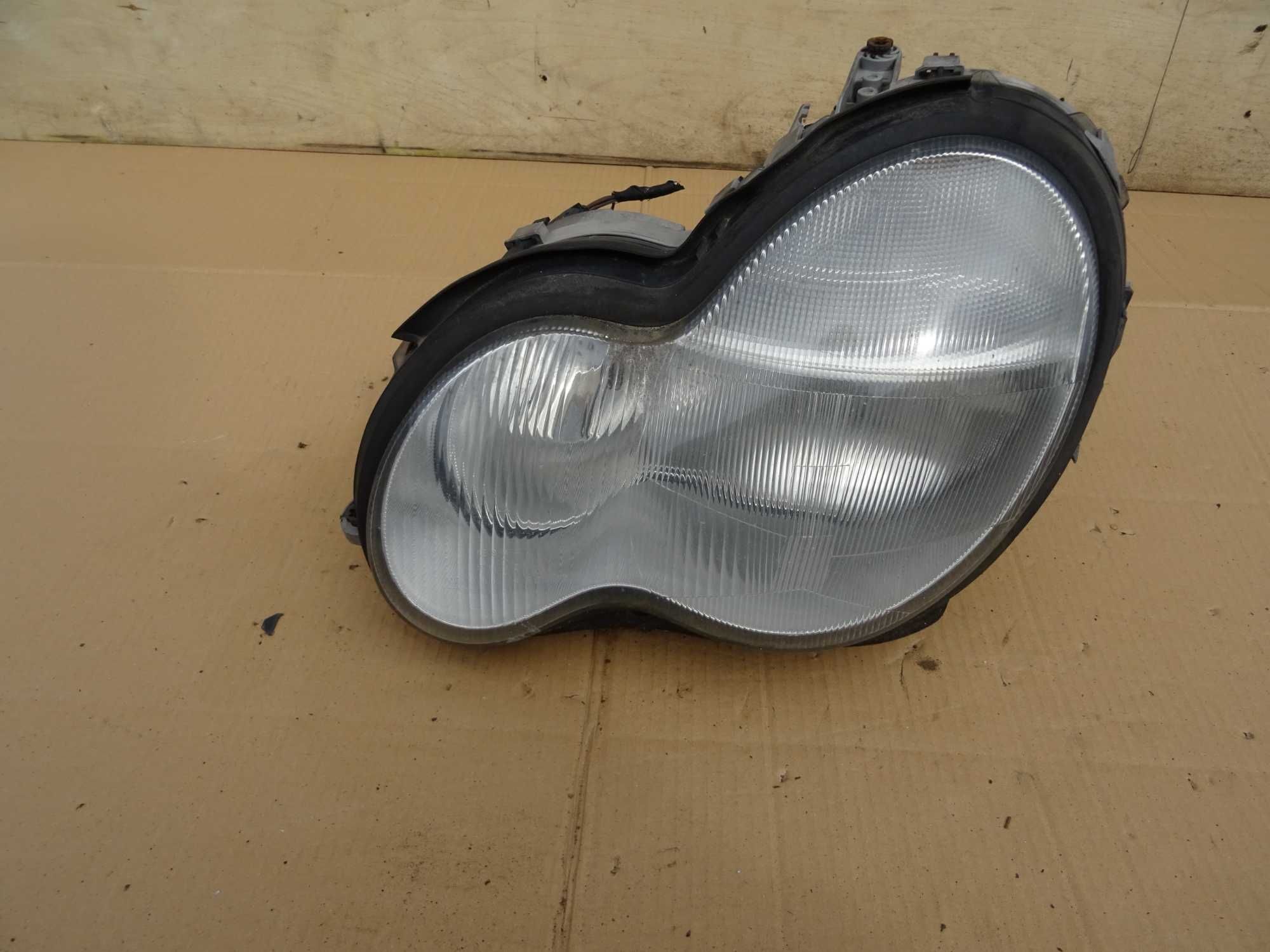 Lampa Lewa Przód Mercedes C270 W203 Xenon