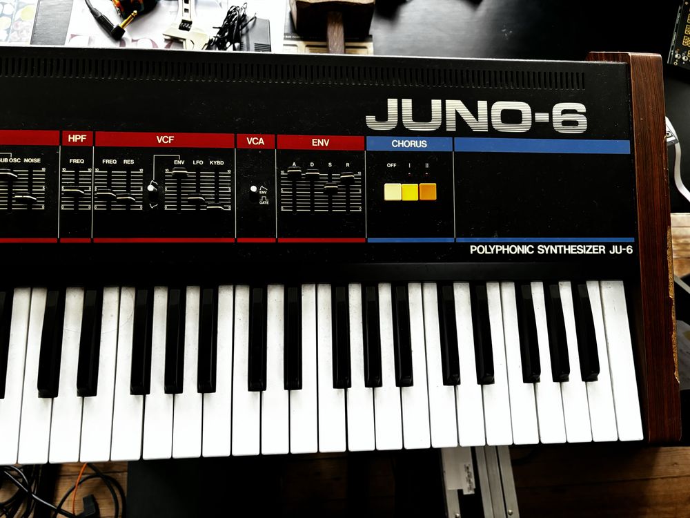 Sintetizador analógico Roland Juno 6
