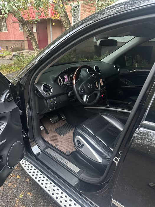 ML63 AMG в отличном состоянии,вся в родной краске