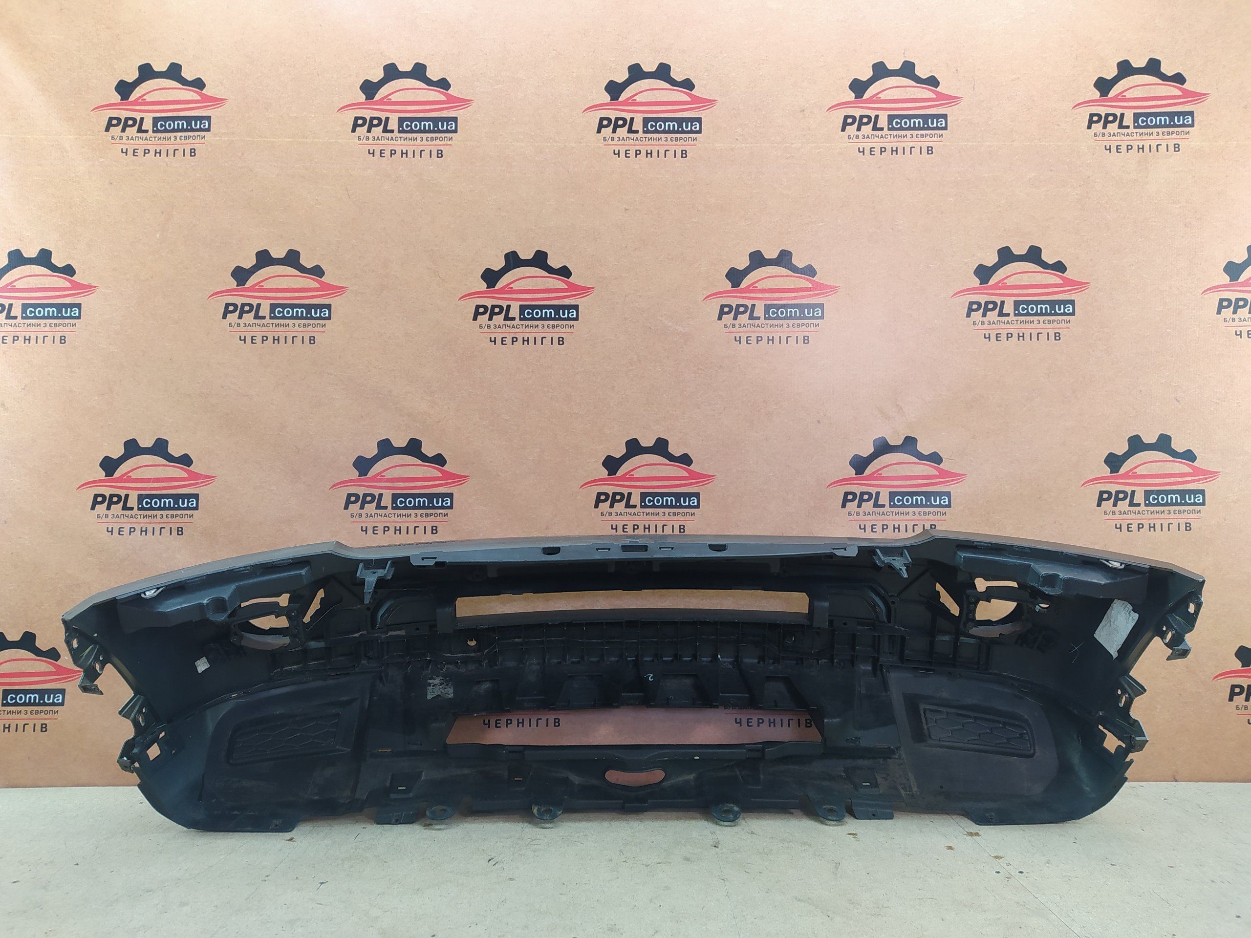 Land Rover Discovery IV 09-13 до рестайл бампер передний AH2217F003AB