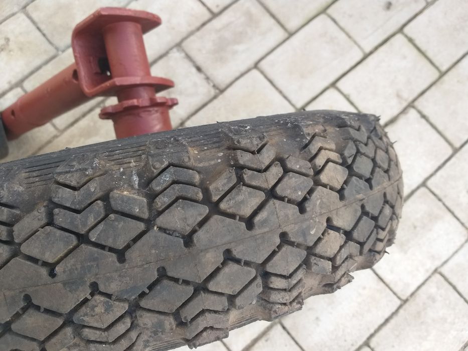 Опорні колеса 5.00.10, ціна за два, продаються парою.