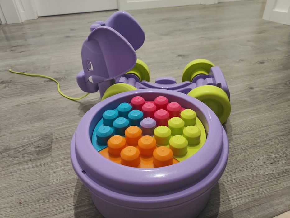 "Lego" elefante com rodas para transportar