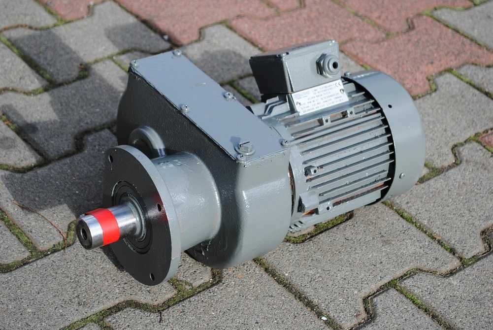 Motoreduktor kołnierzowy 0.75kw. 22obr./min.. Fvat