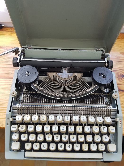 mechaniczna maszyna do pisania