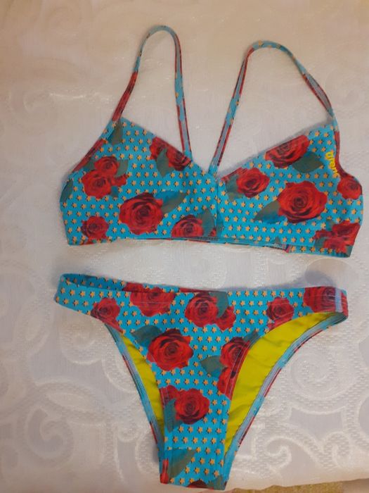 Купальник Arena розмір s, чашка А