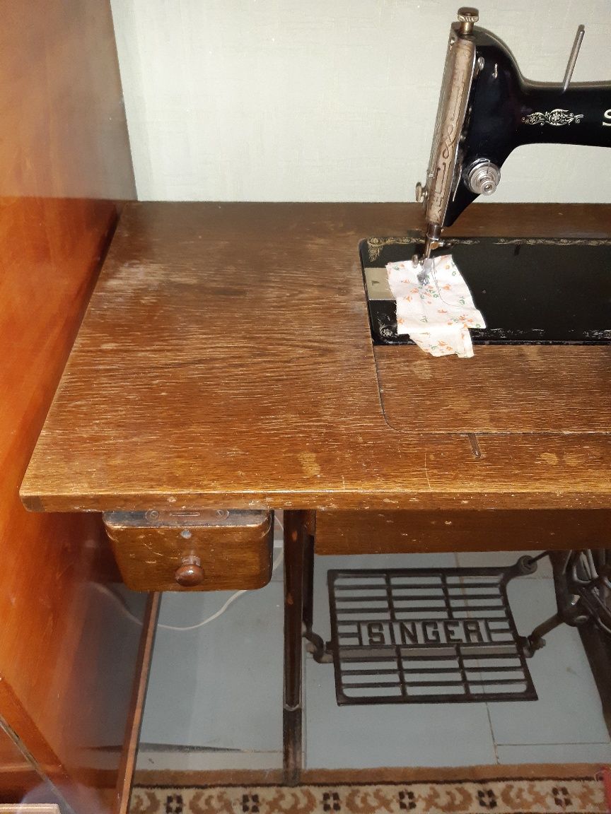 Старинная швейная машинка "Зингер "