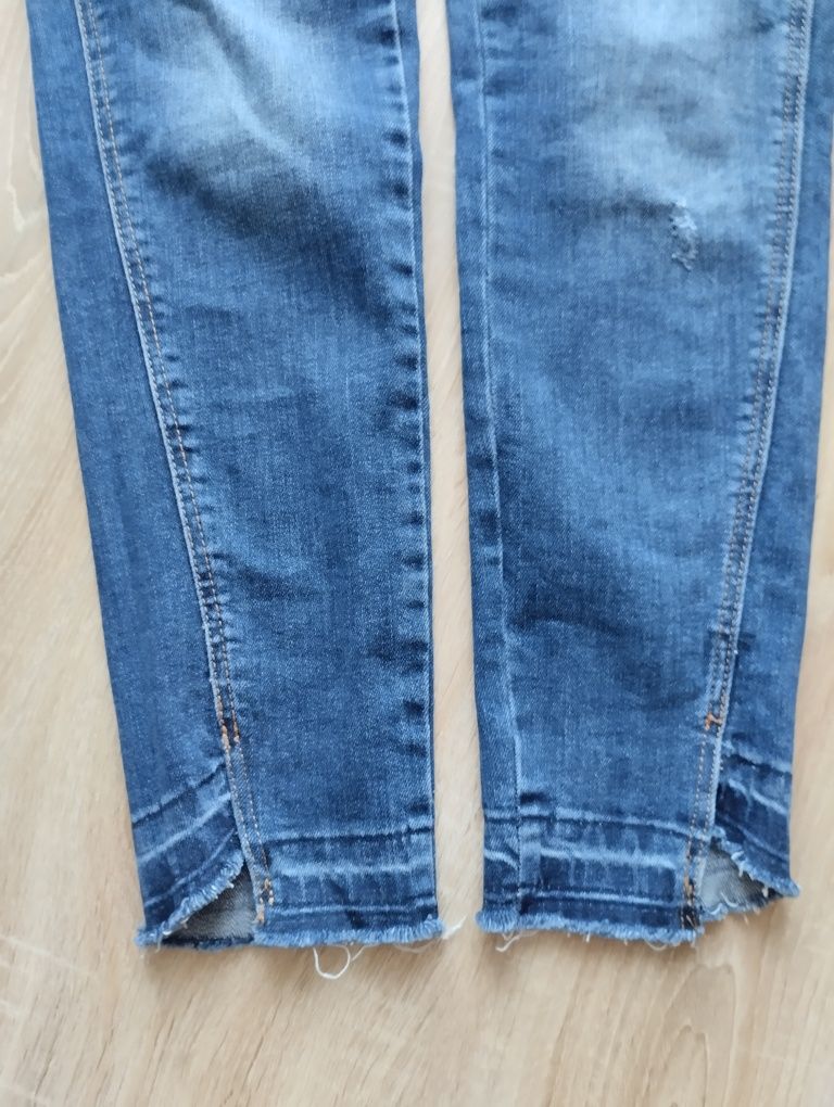 Sprzedam spodnie Zara jeans 38