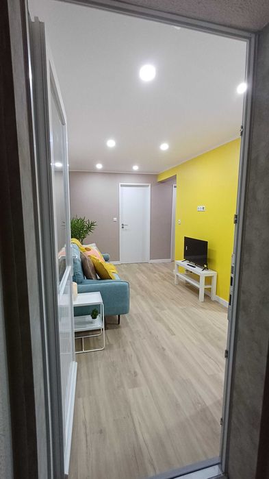 Quarto individual para estudante na Caparica com contas incluídas.