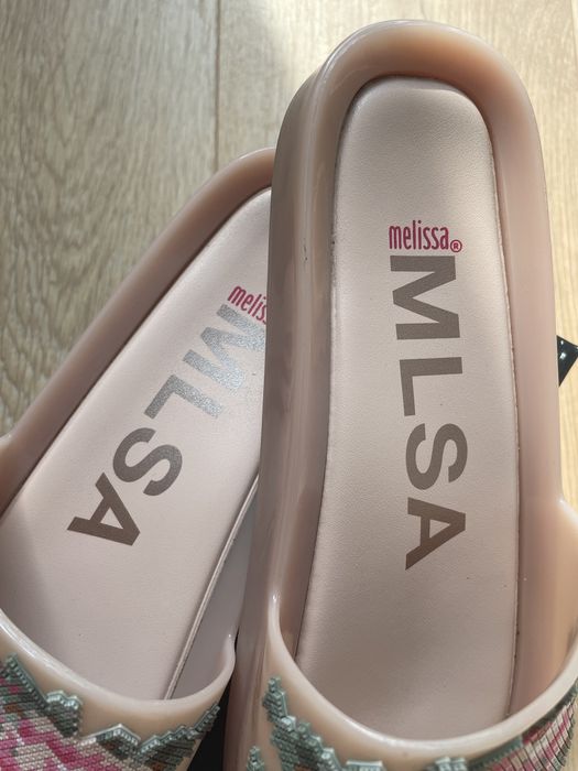 Пудрові шльопанці, сланці, шльопки Melissa