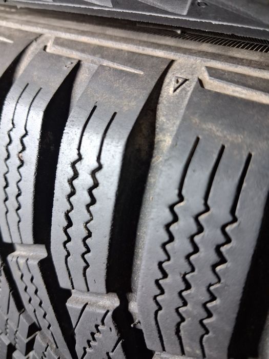 225/60 18 Hankook Icept Evo 2 шини б/у зима Комплект , Пара