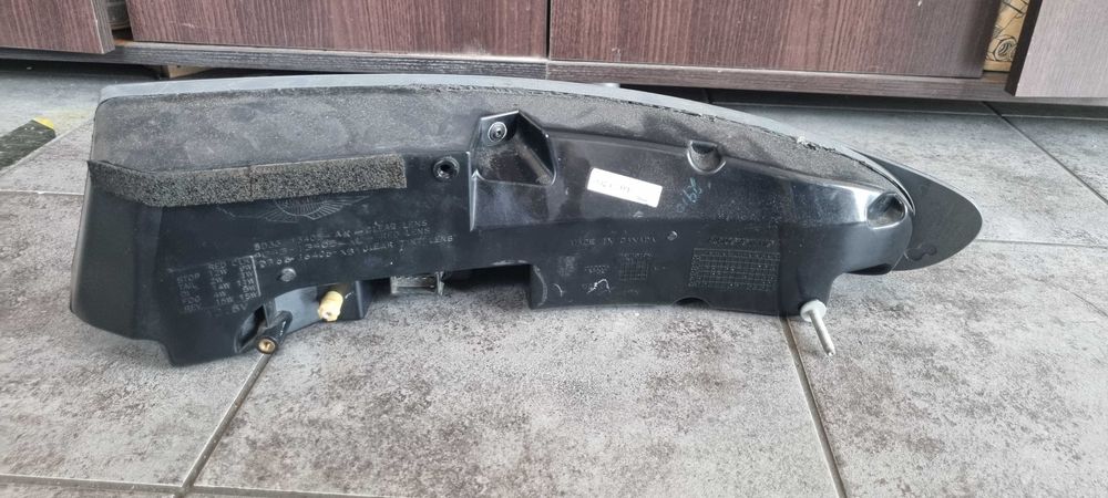 Aston Martin DB6 - tylna lampa lewa, oryginał, do naprawy