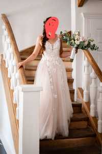 Suknia ślubna delikatnie różowa