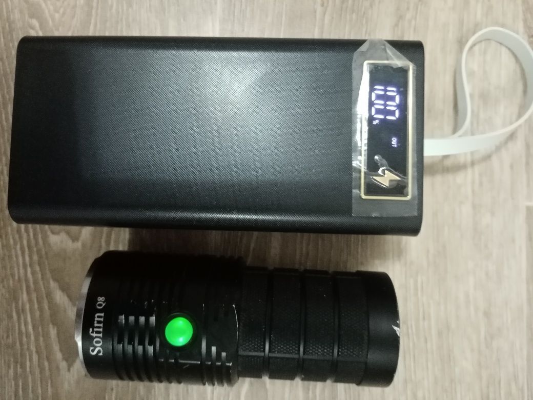 Powerbank ємністю 52000mAh
Швидка зарядка
Повербанк, вставлено 21 акк