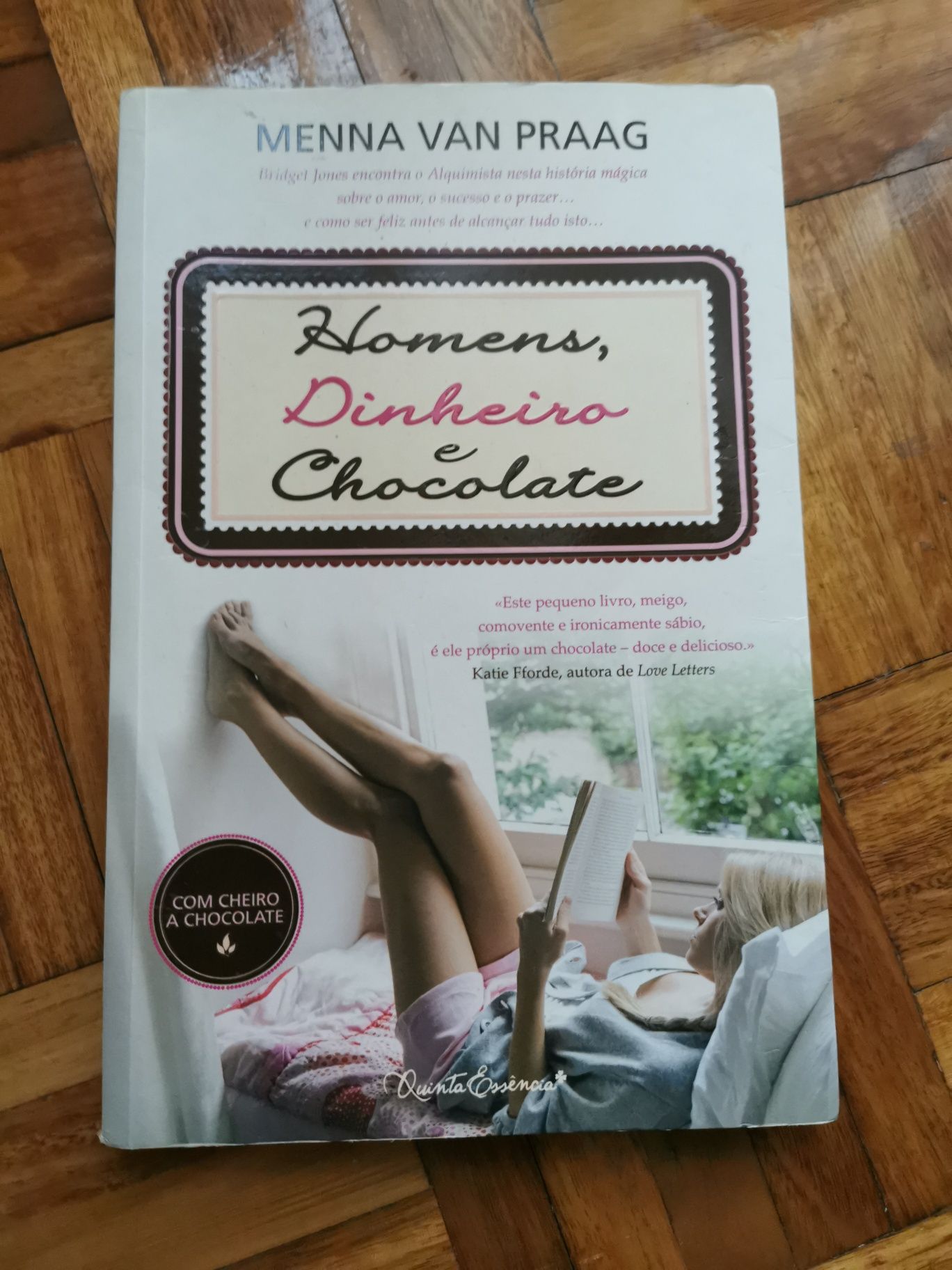 Homens dinheiro e chocolate