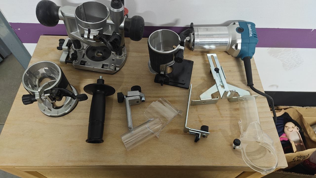 Makita RT0700CX2J – Frezarka górnowrzecionowa