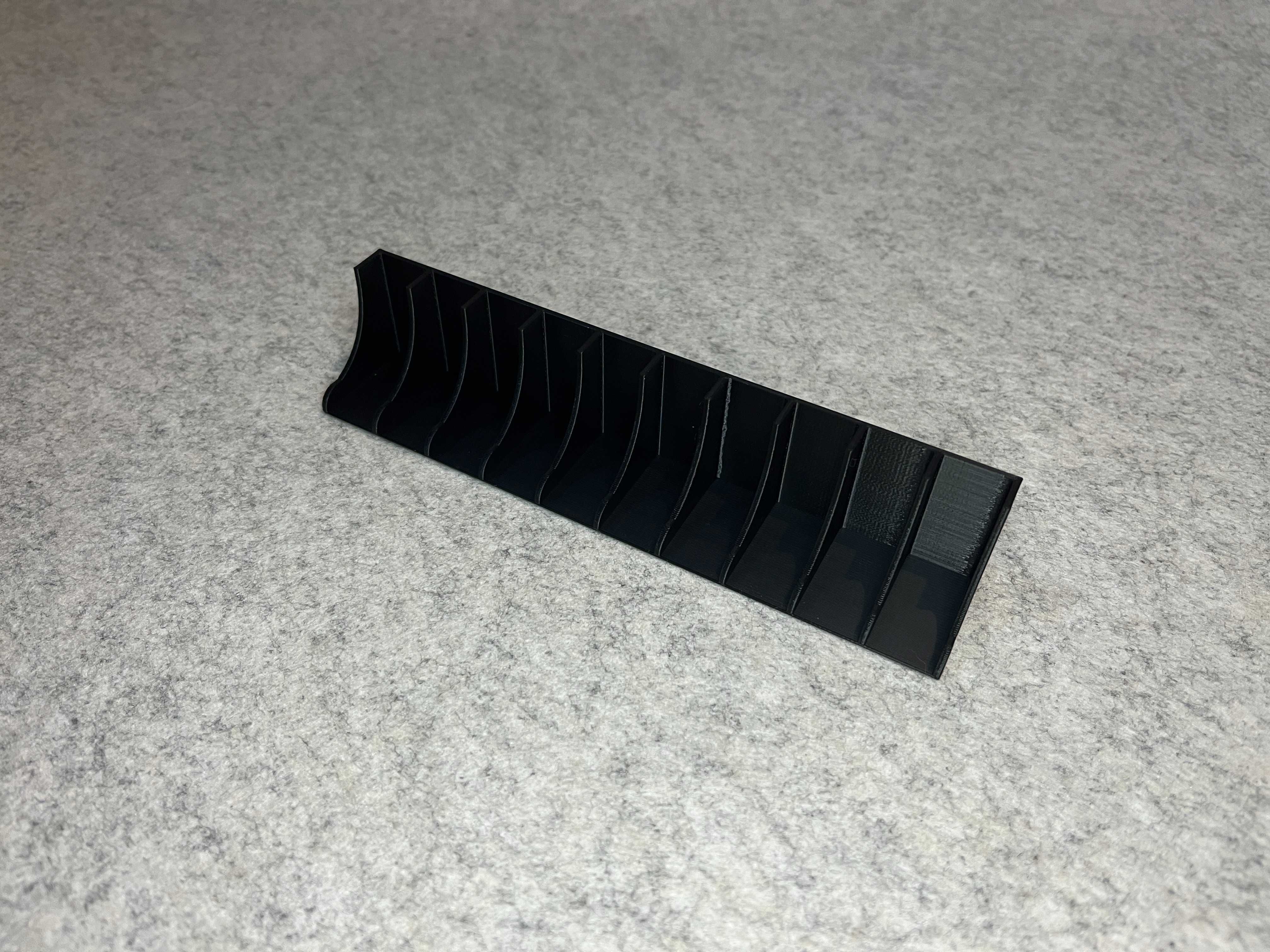 Minimalistyczny stojak na gry Xbox One / Series