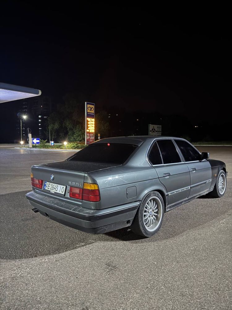 BMW E34 525