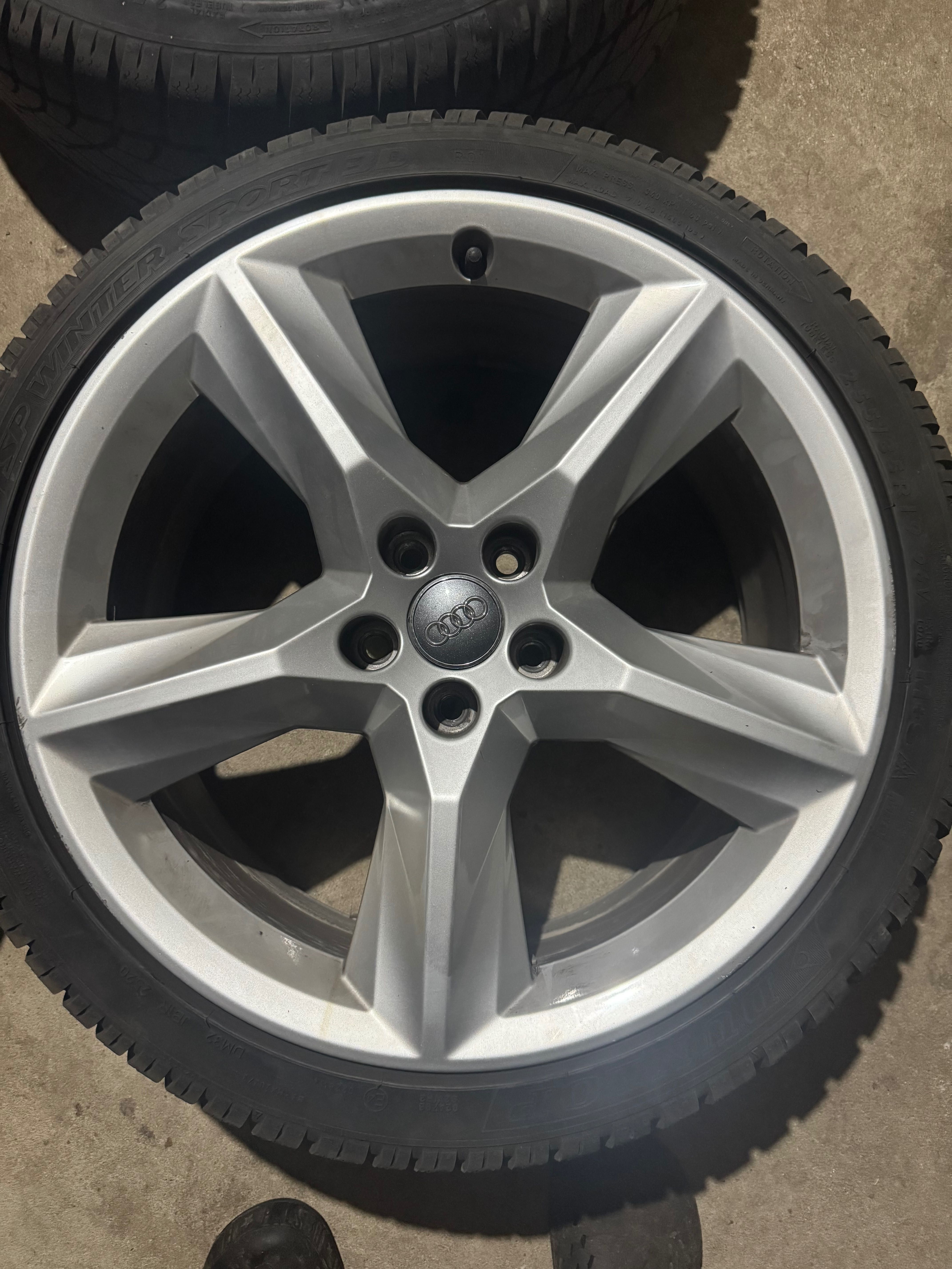 Sprzedam oryginalne koła 19 cali a5 f5 opony dunlop