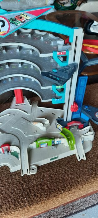 Zjezdzalnia parking hot wheels