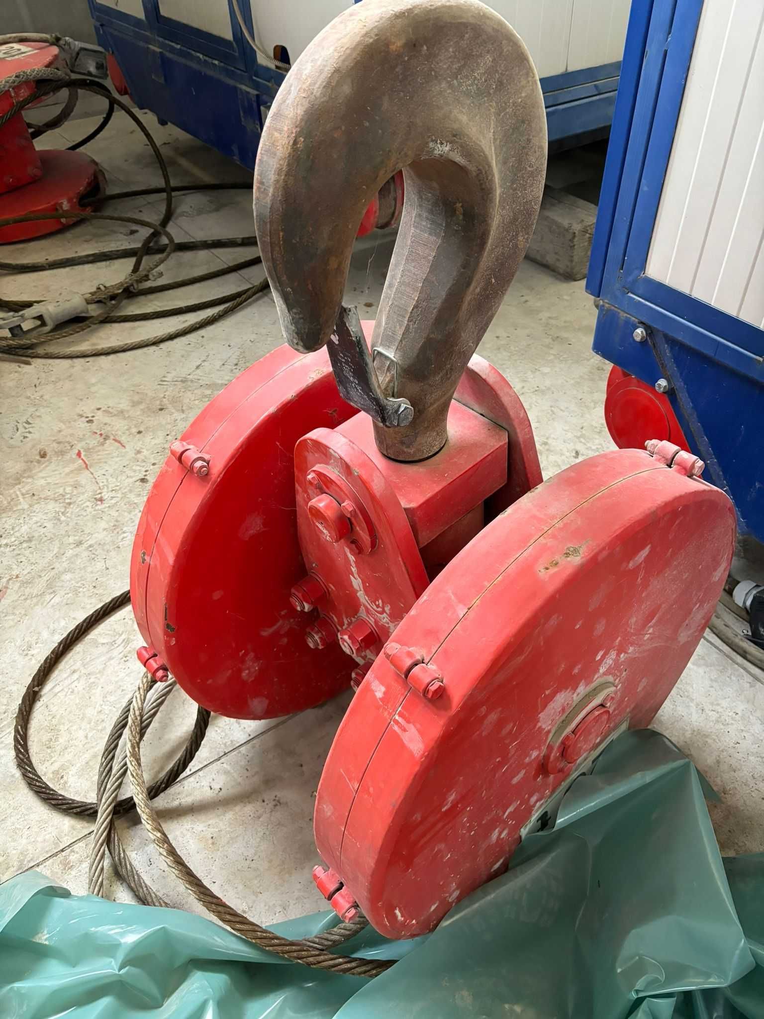 szt. 2 suwnica bramowa 20T i 30T - rozstaw 11 m.+4,6 m.