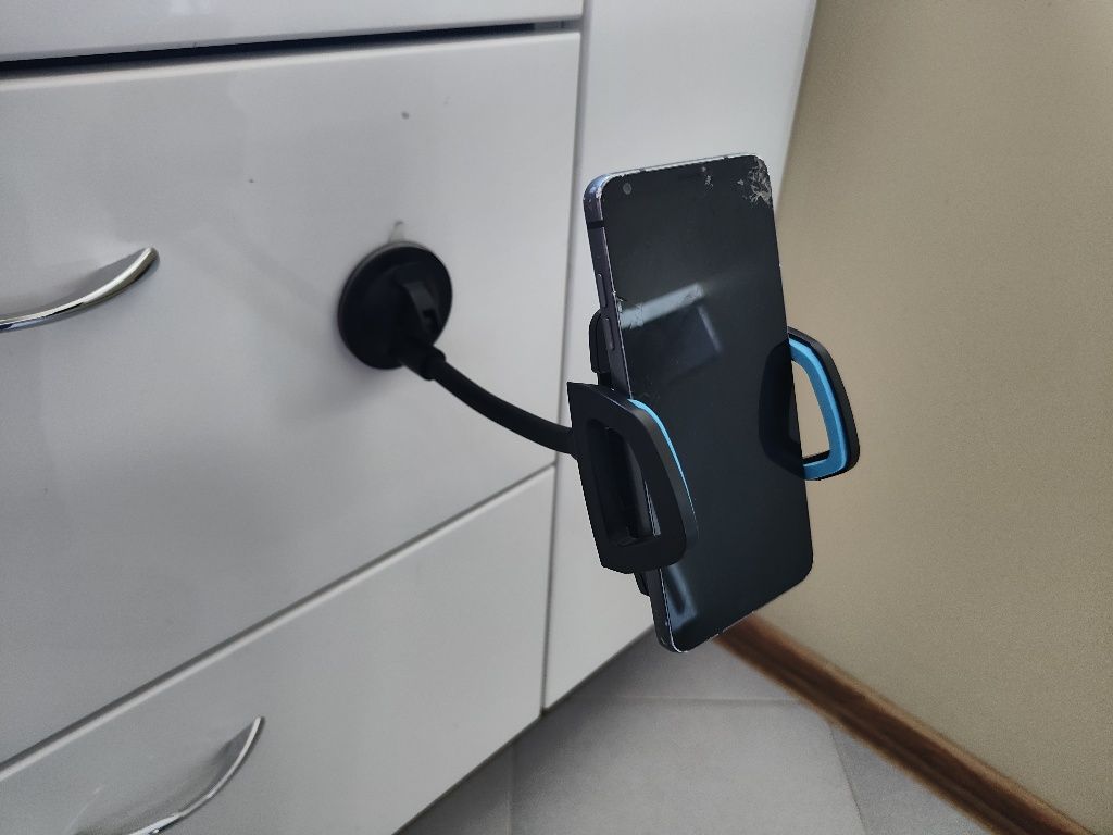 Uchwyt na telefon, smartfon z przyssawką