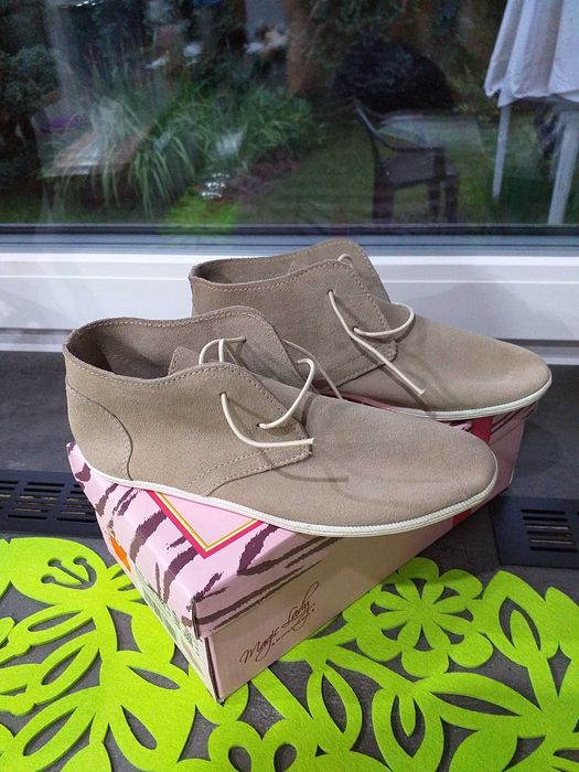 Mokasyny dziewczęce.